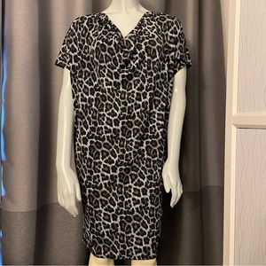Like new Michael Kors casual animal print dress. Great for work or play! Size S